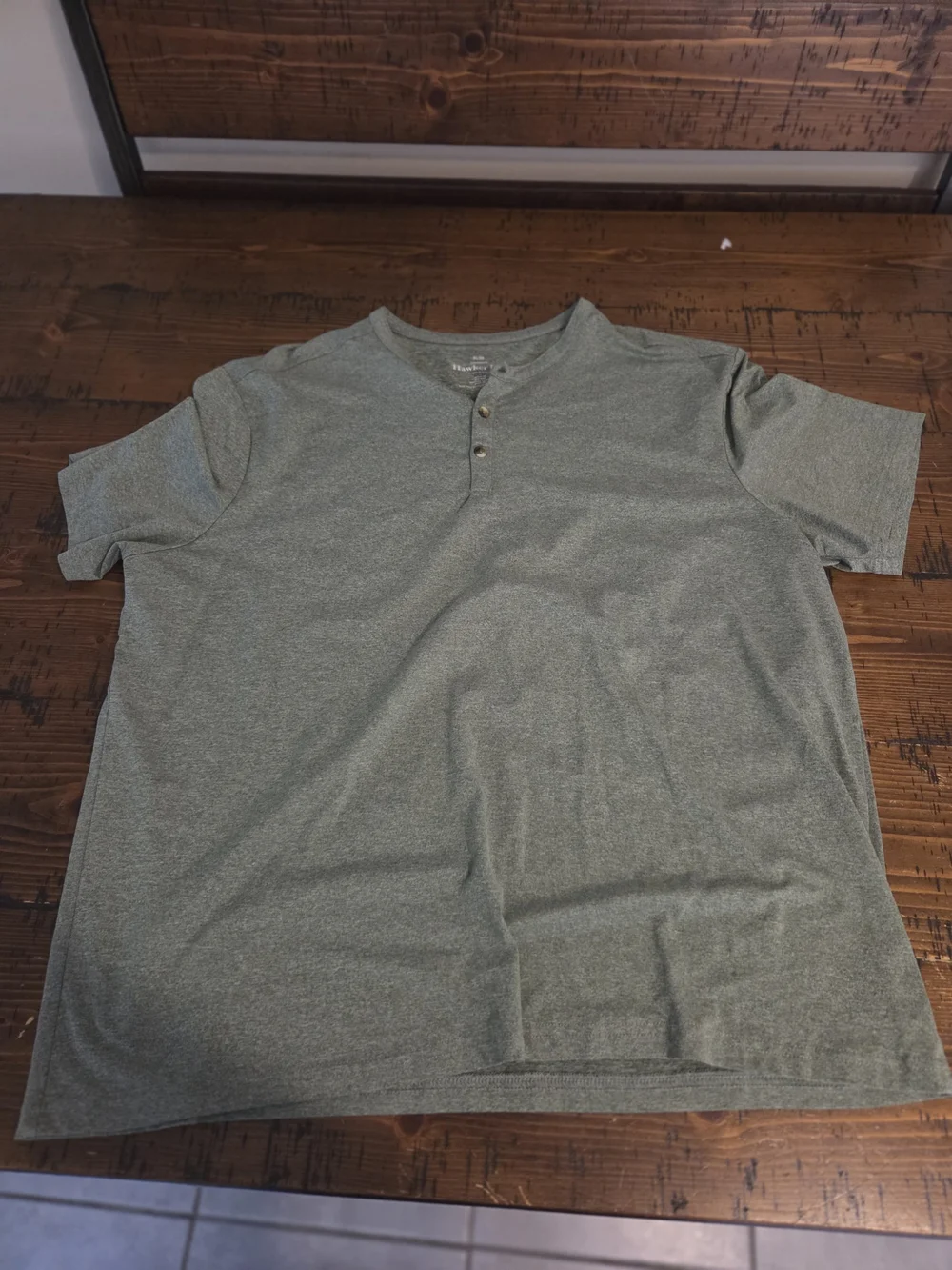 Men's Short-Sleeve Henley Shirt in Heather Green - Picture 1 of 3